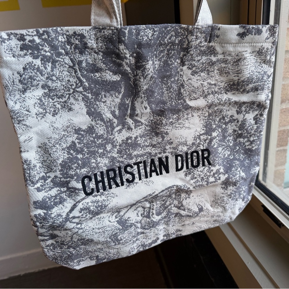 Dior Beauty Gray Embroidered Tote Bag - Picture 4 of 6